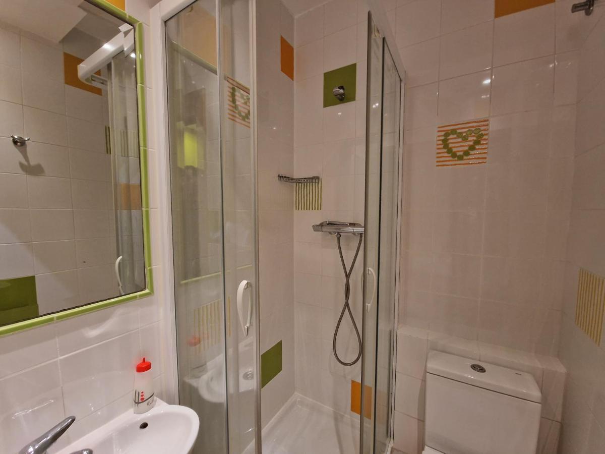 Pension Izar Bat Guesthouse San Sebastian Ngoại thất bức ảnh