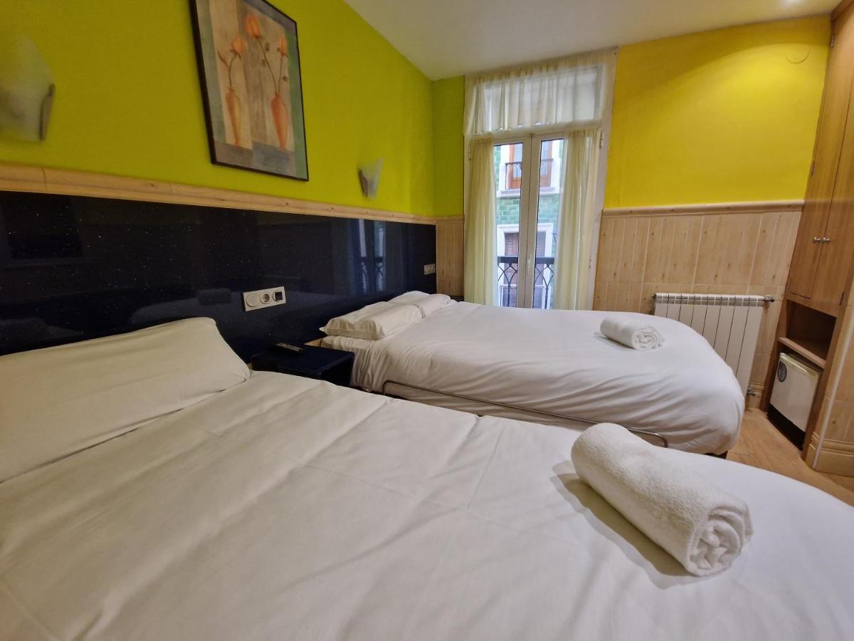 Pension Izar Bat Guesthouse San Sebastian Ngoại thất bức ảnh