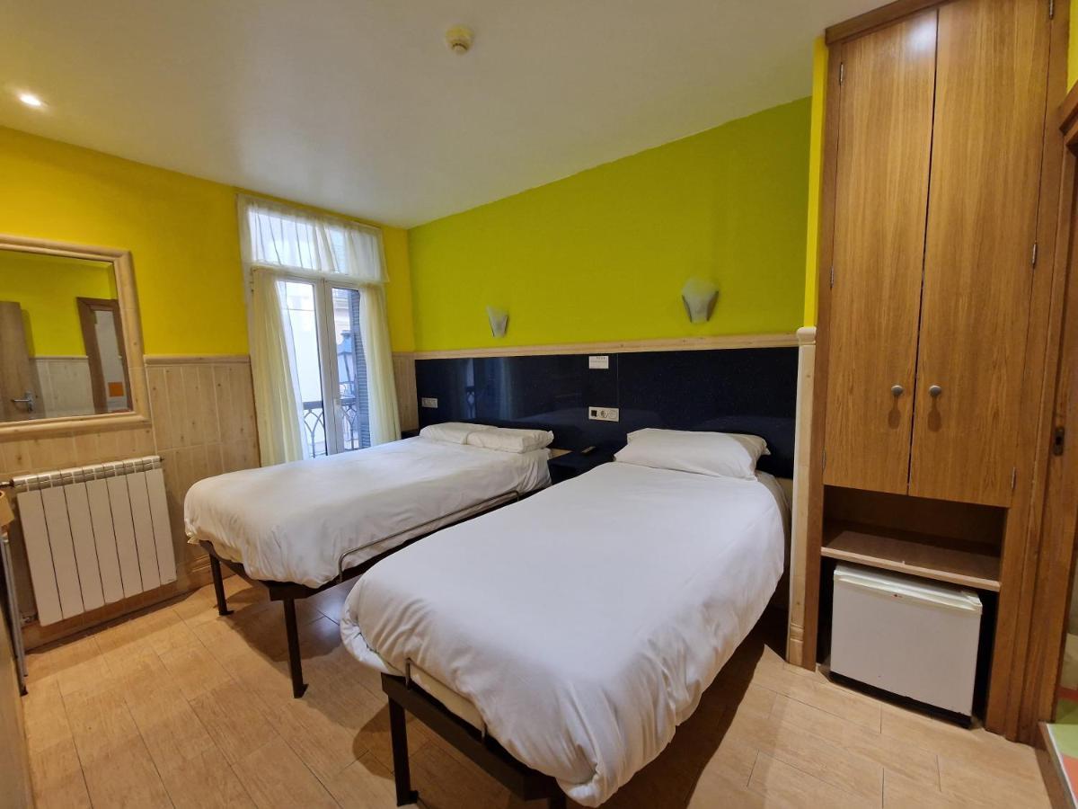 Pension Izar Bat Guesthouse San Sebastian Ngoại thất bức ảnh