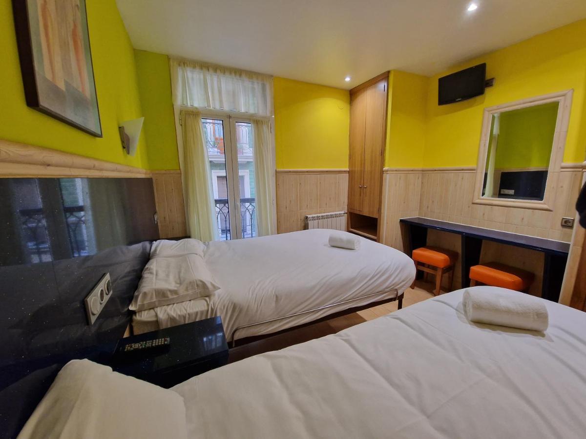Pension Izar Bat Guesthouse San Sebastian Ngoại thất bức ảnh